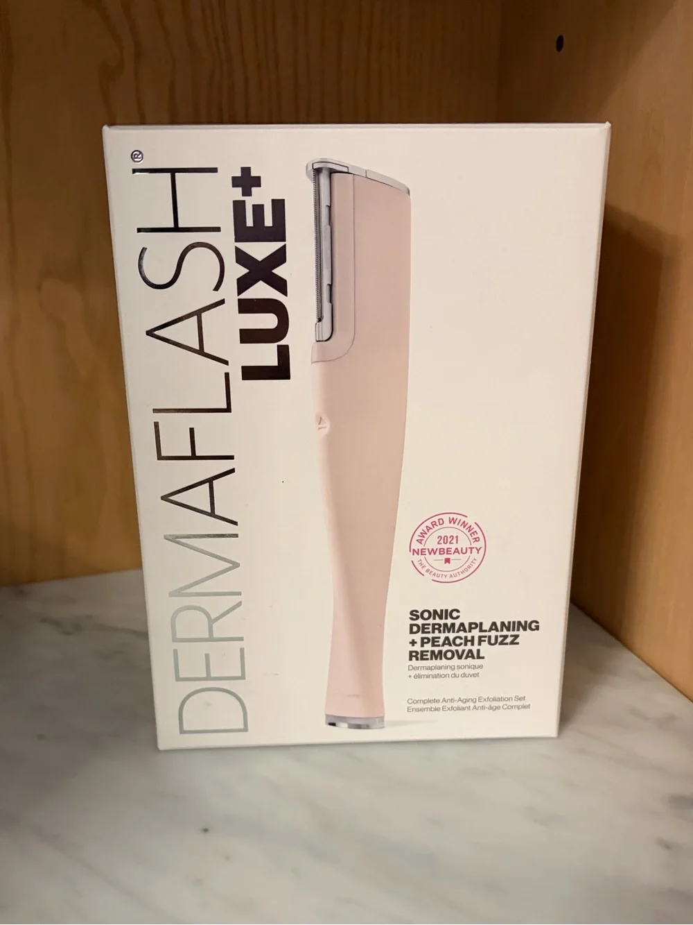 DERMAFLASH LUXE+ Sonic Dermaplaning Peach Fuzz Removal Set Pink